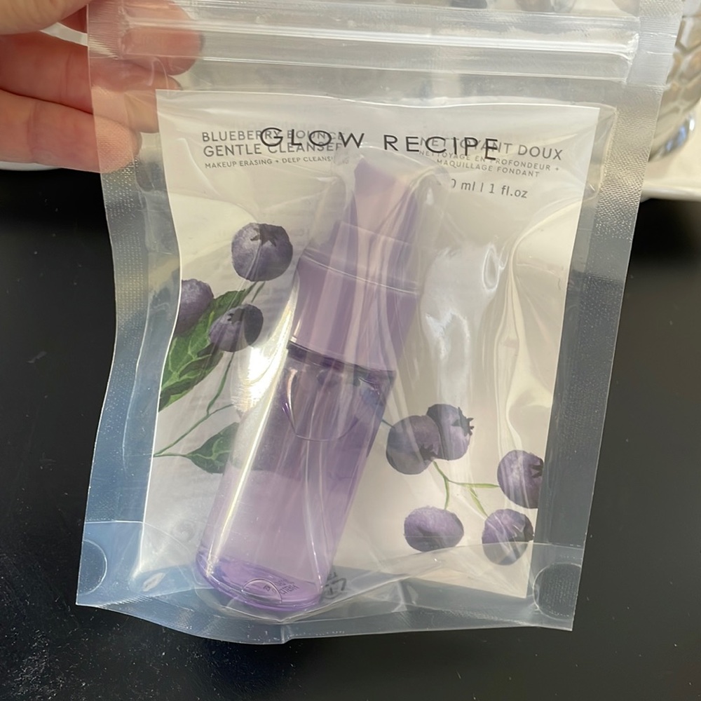 Glow recipe blueberry bounce gentle cleanser